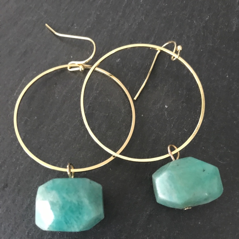 Gold toned hoops with rough facet crystals - Picture 5 of 5